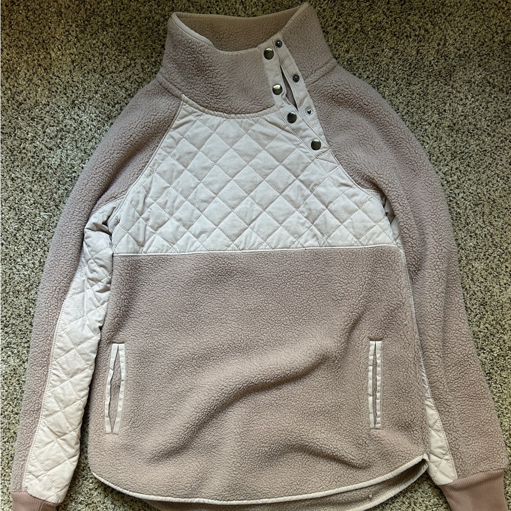 Abercrombie and Fitch snap sweatshirt! Size small in mauve!